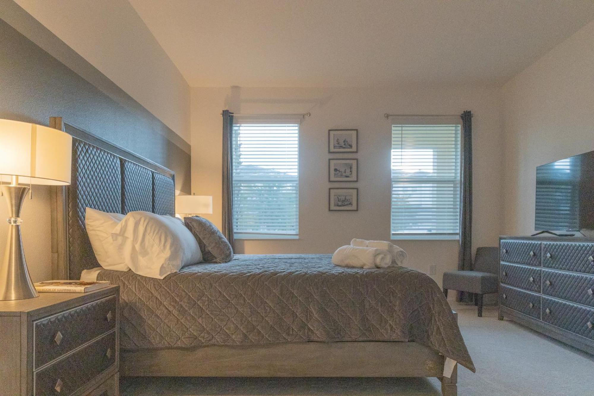 Waterfront Brand New Modern Luxury 8 Bedroom Pool House! Sleeps 16 Kissimmee Εξωτερικό φωτογραφία