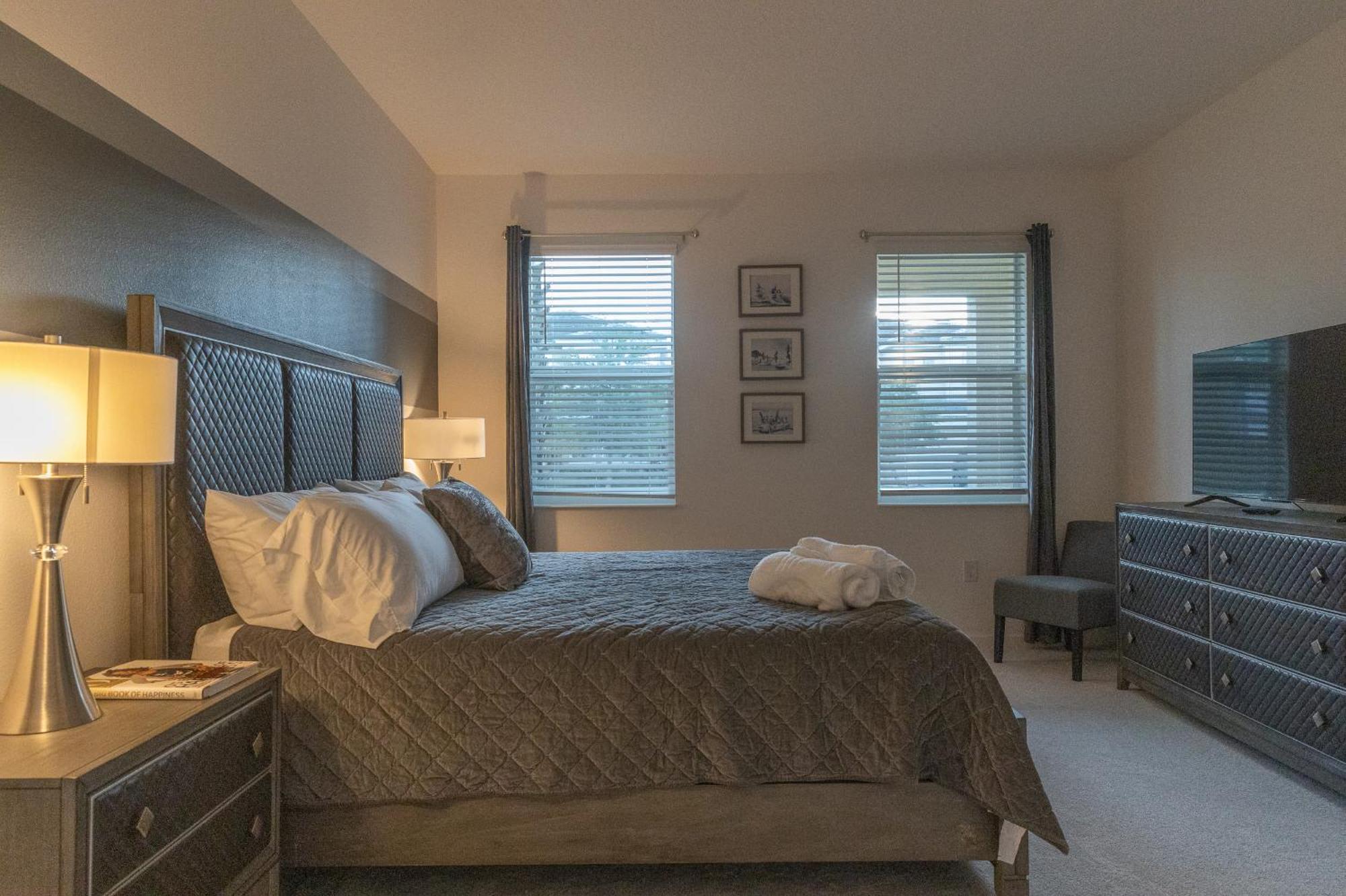 Waterfront Brand New Modern Luxury 8 Bedroom Pool House! Sleeps 16 Kissimmee Εξωτερικό φωτογραφία